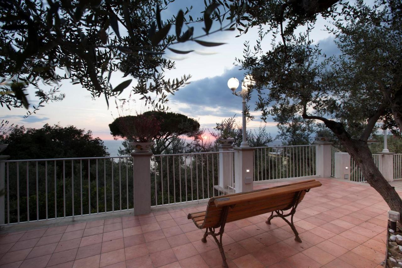 Villa Rusella With Terrace & Breathless Sea Views 마사루브렌세 외부 사진